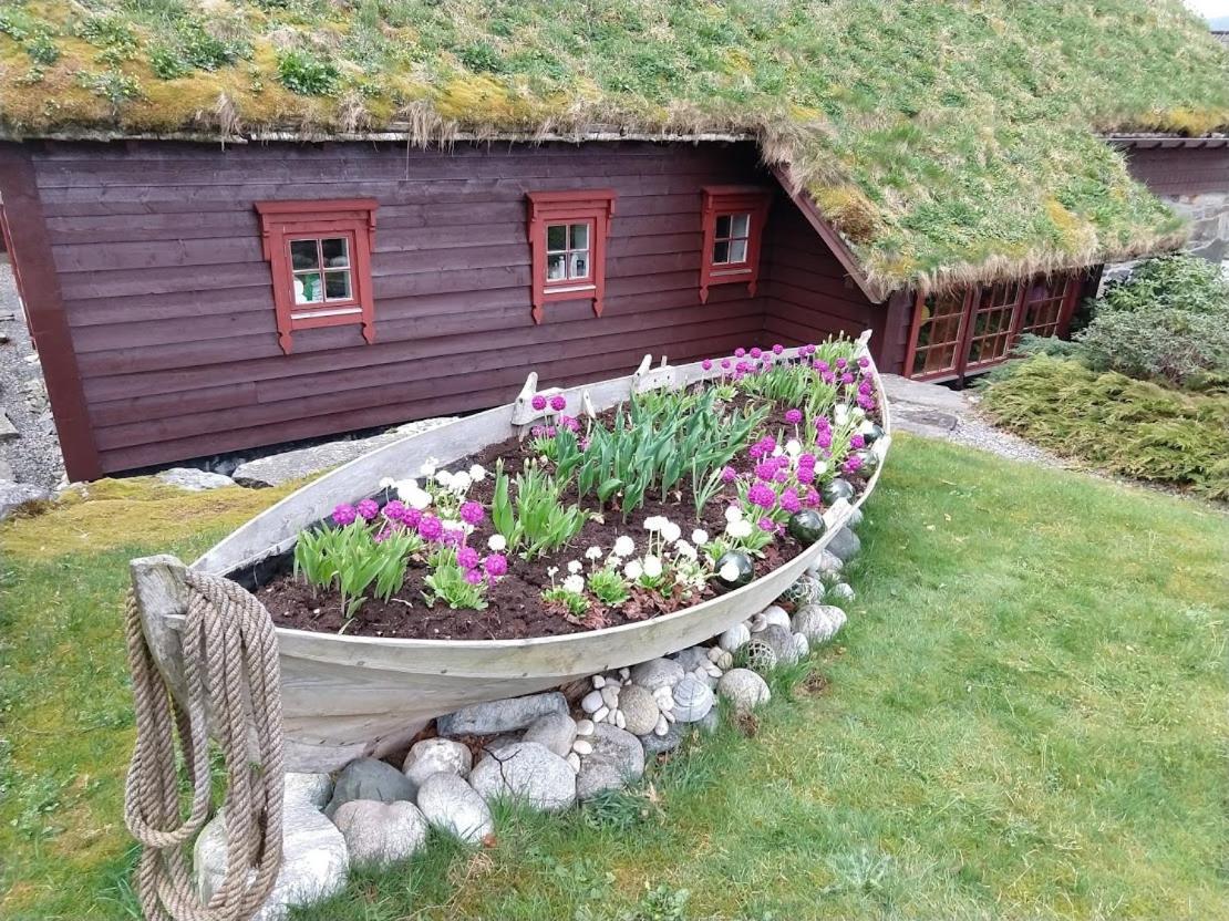 Orheimstunet - Gardsferie For Storfamilien Der Ogsa Hunden Er Velkommen Starheim Exterior foto